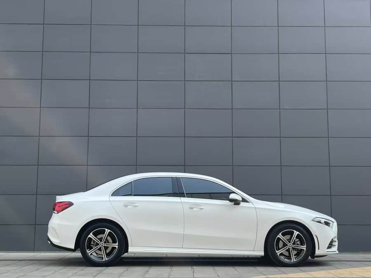 奔馳 奔馳A級(jí)  2023款 A 200 L 時(shí)尚型圖片