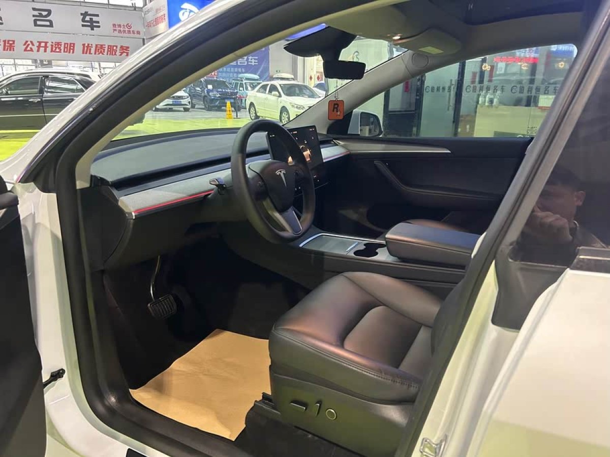 特斯拉 Model Y  2024款 后輪驅(qū)動(dòng)版圖片