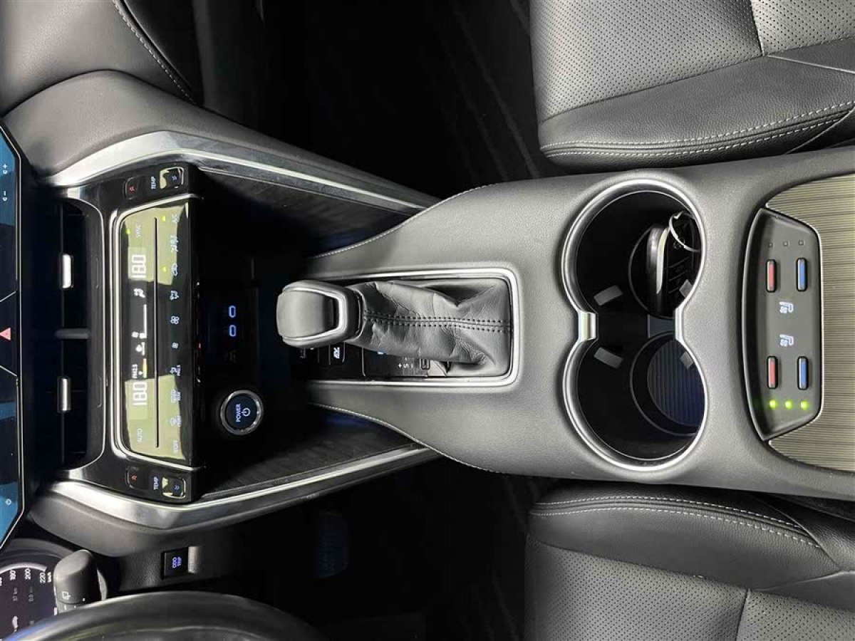 豐田 凌放HARRIER  2022款 雙擎 2.5L CVT四驅(qū)旗艦版圖片