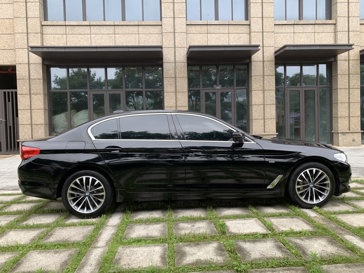 寶馬 寶馬5系  2019款  改款 530Li 領(lǐng)先型 豪華套裝圖片