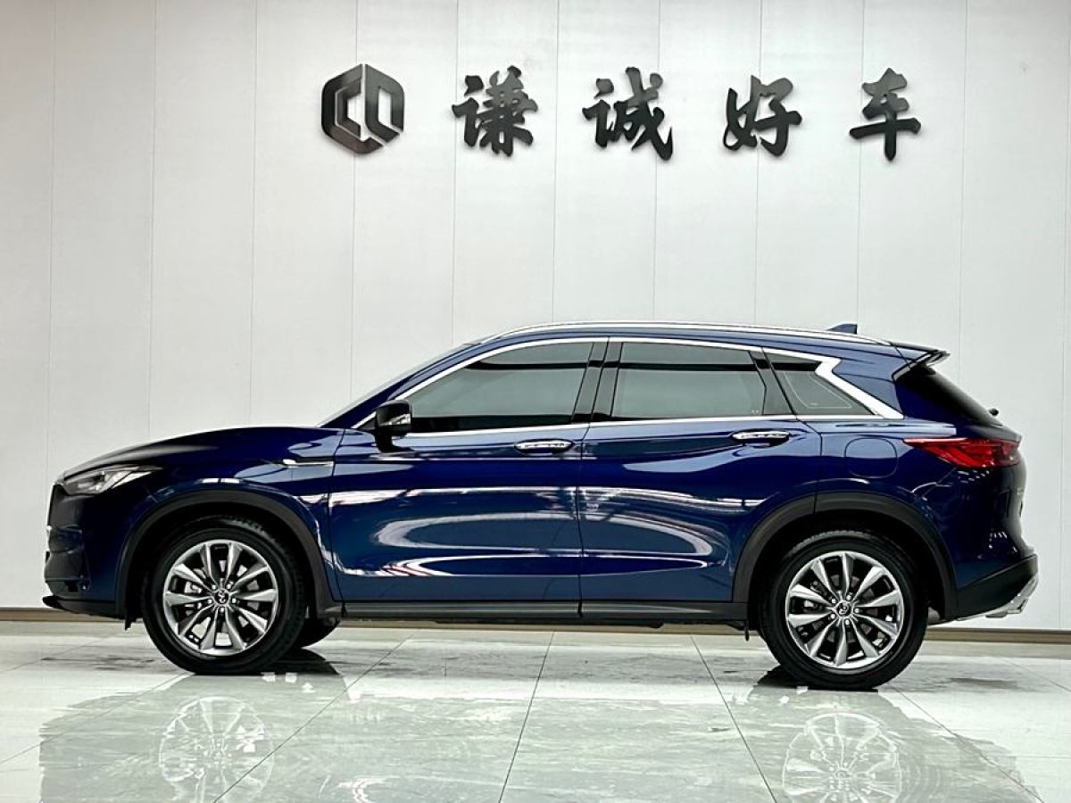 英菲尼迪 QX50  2022款 2.0T 兩驅(qū)時尚版圖片