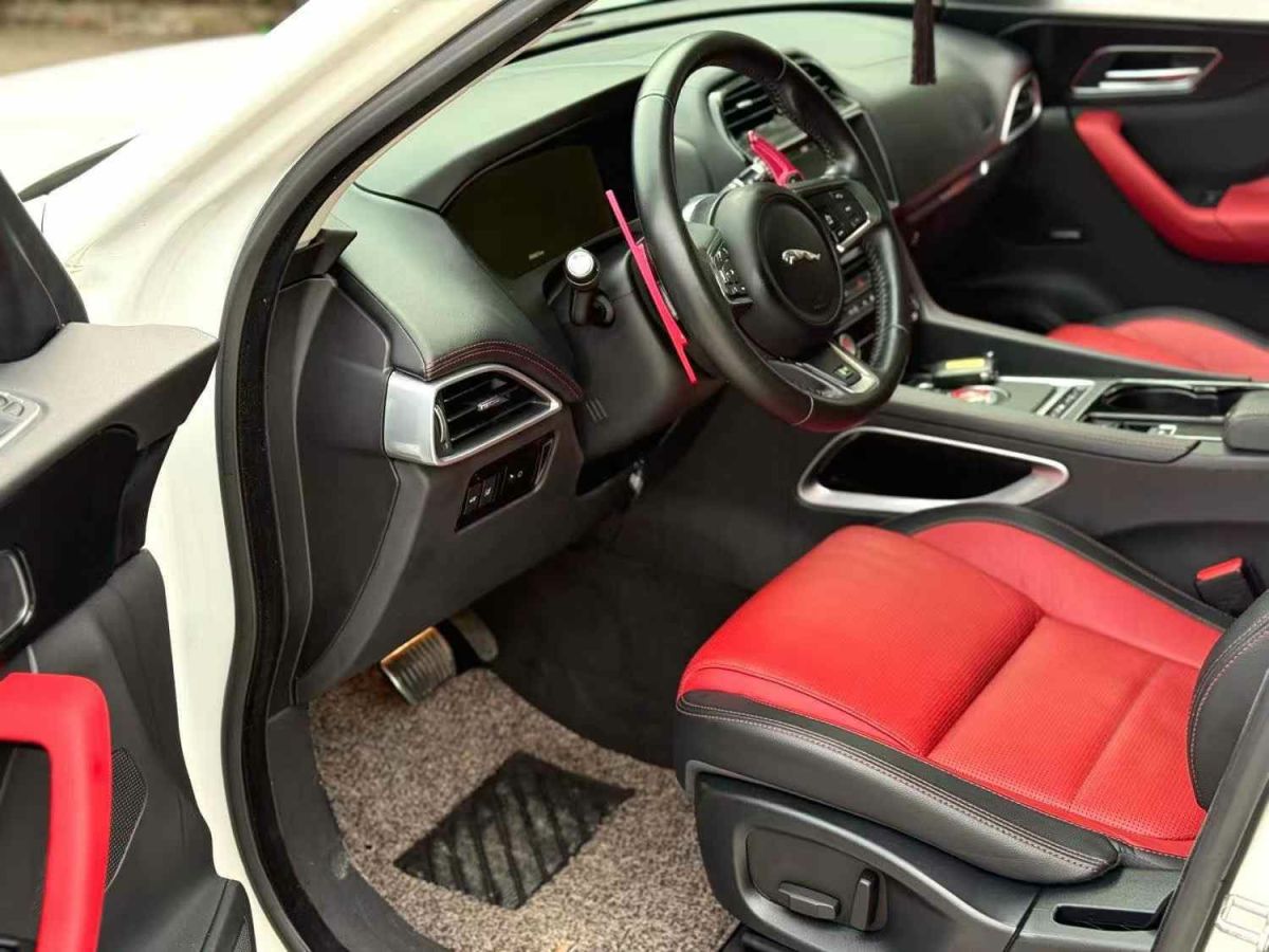 捷豹 F-PACE  2016款 2.0T 兩驅(qū)都市尊享版圖片