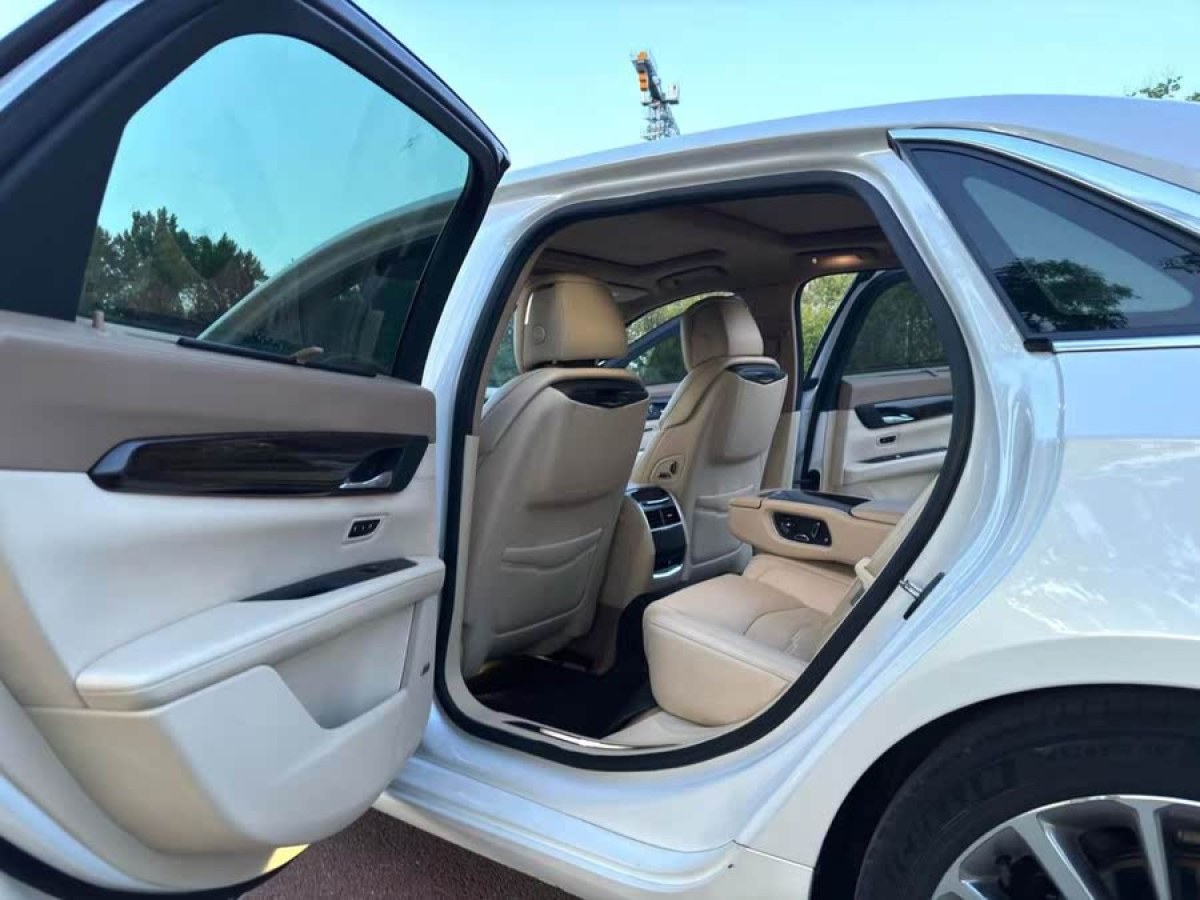 凱迪拉克 CT6  2017款 28T 鉑金版圖片