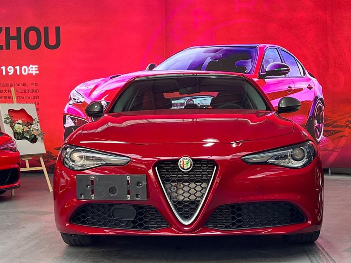 阿爾法·羅密歐 Giulia  2020款 2.0T 280HP 豪華運(yùn)動(dòng)版圖片