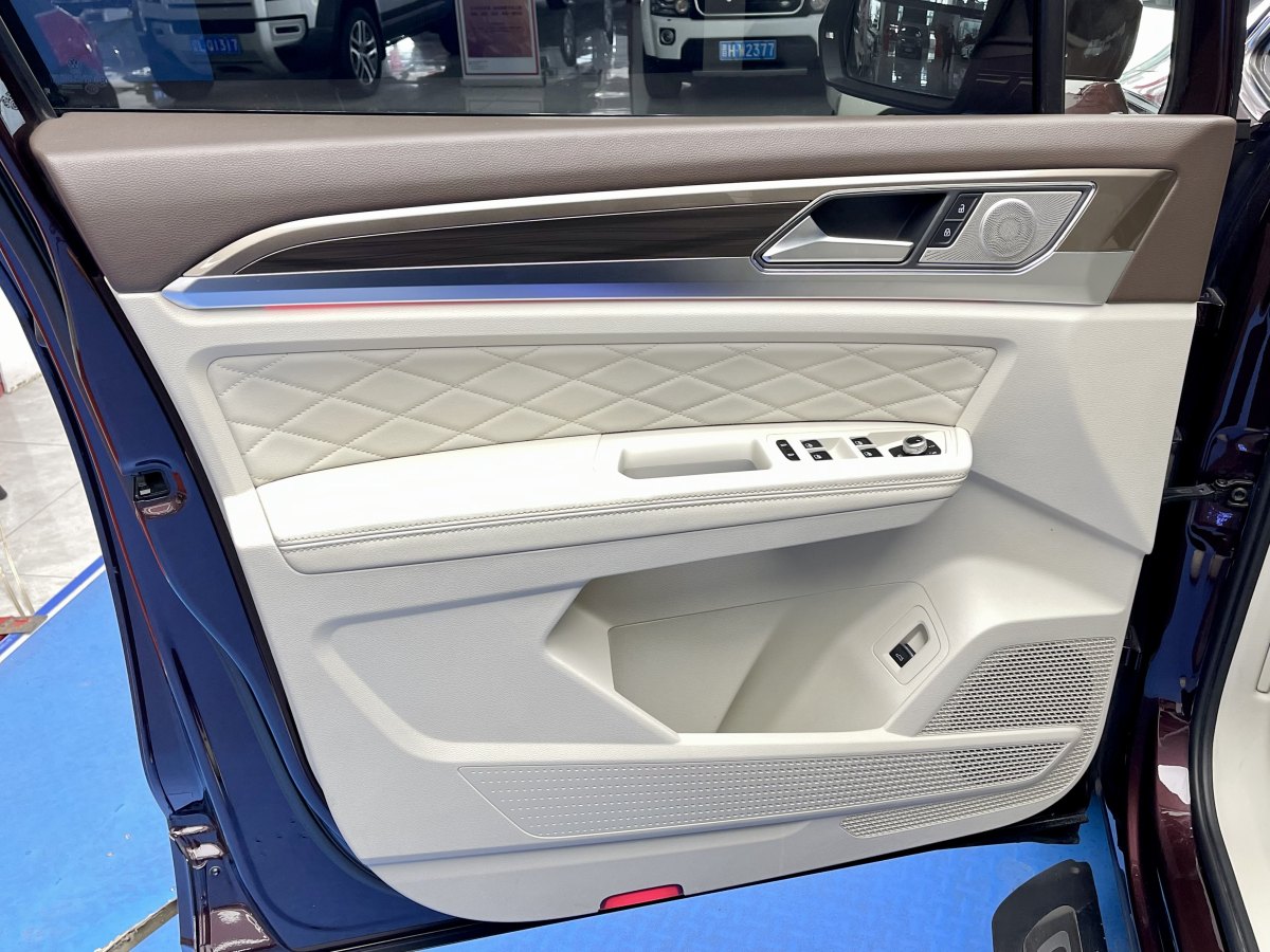 大眾 威然  2023款 改款 380TSI 尊貴版圖片