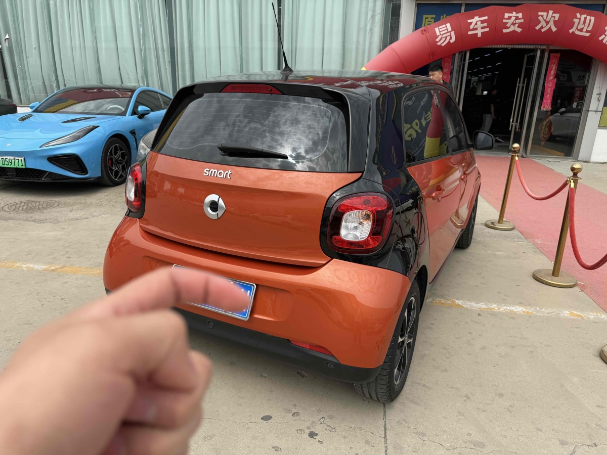 smart forfour  2016款 1.0L 52千瓦激情版圖片