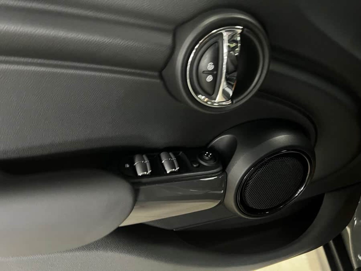 MINI MINI  2015款 1.2T ONE 五門版圖片