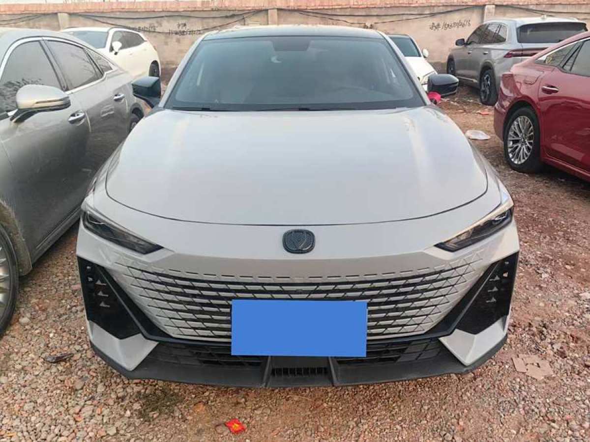 長(zhǎng)安 長(zhǎng)安UNI-V  2022款 1.5T 運(yùn)動(dòng)版圖片