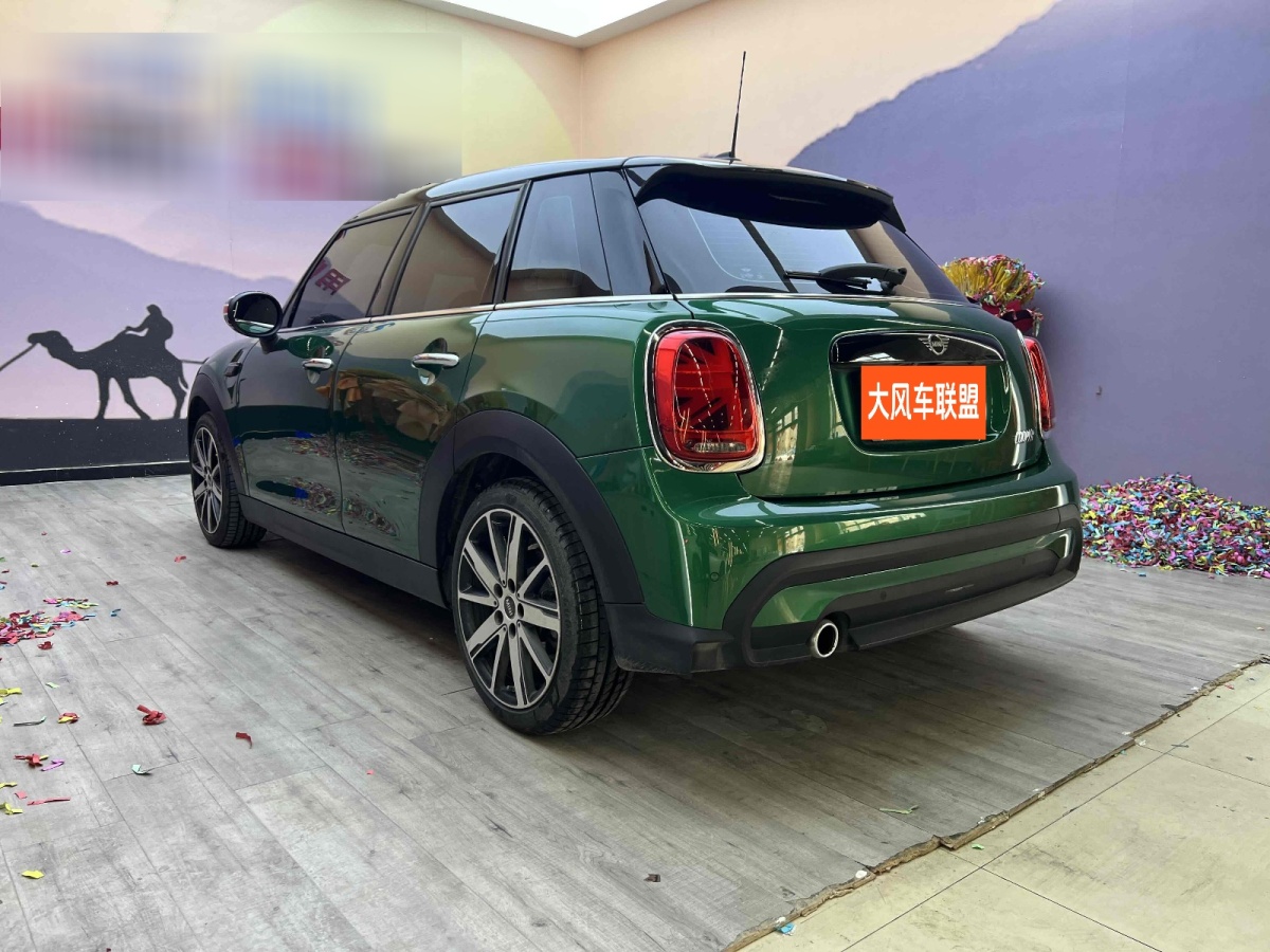 MINI MINI  2023款 改款 1.5T COOPER 藝術(shù)家 五門版圖片