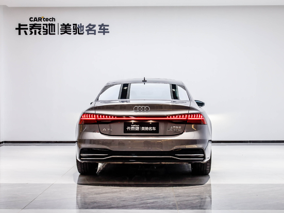 奧迪A7L 2022款 55 TFSI quattro S-line 志遠(yuǎn)型流晶套裝圖片