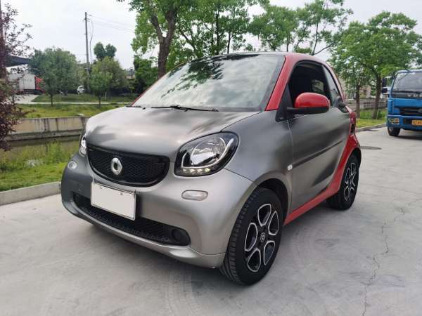 smart fortwo  2018款 0.9T 66千瓦硬顶先锋版