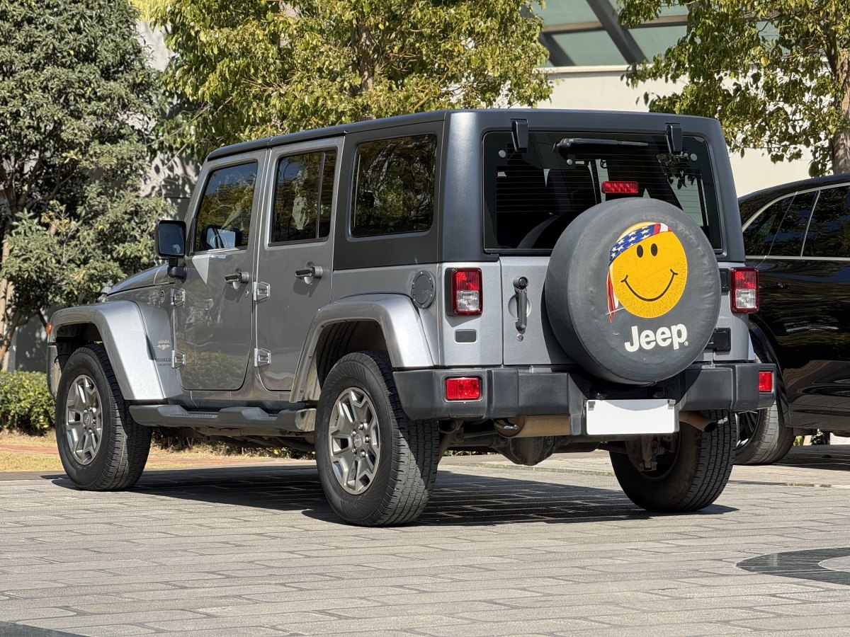 Jeep 牧馬人  2015款 2.8TD Sahara 四門(mén)舒享版圖片