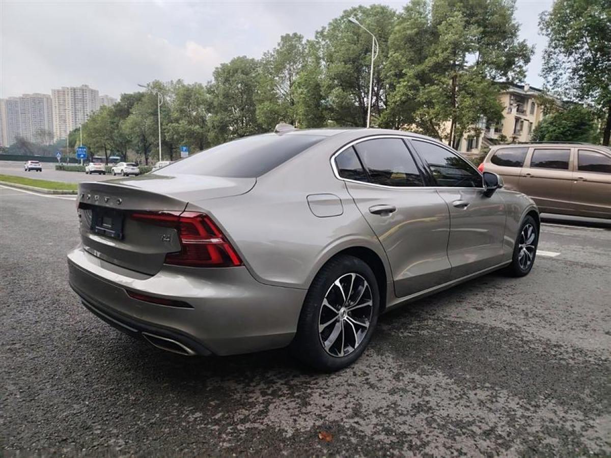 2021年6月沃爾沃 S60L  2021款 T4 智逸豪華版