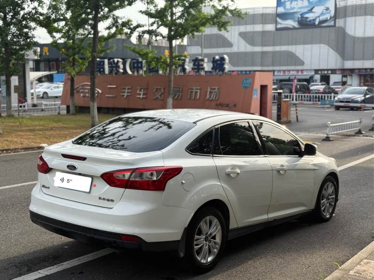 福特 福克斯  2012款 三廂 1.6L 自動舒適型圖片
