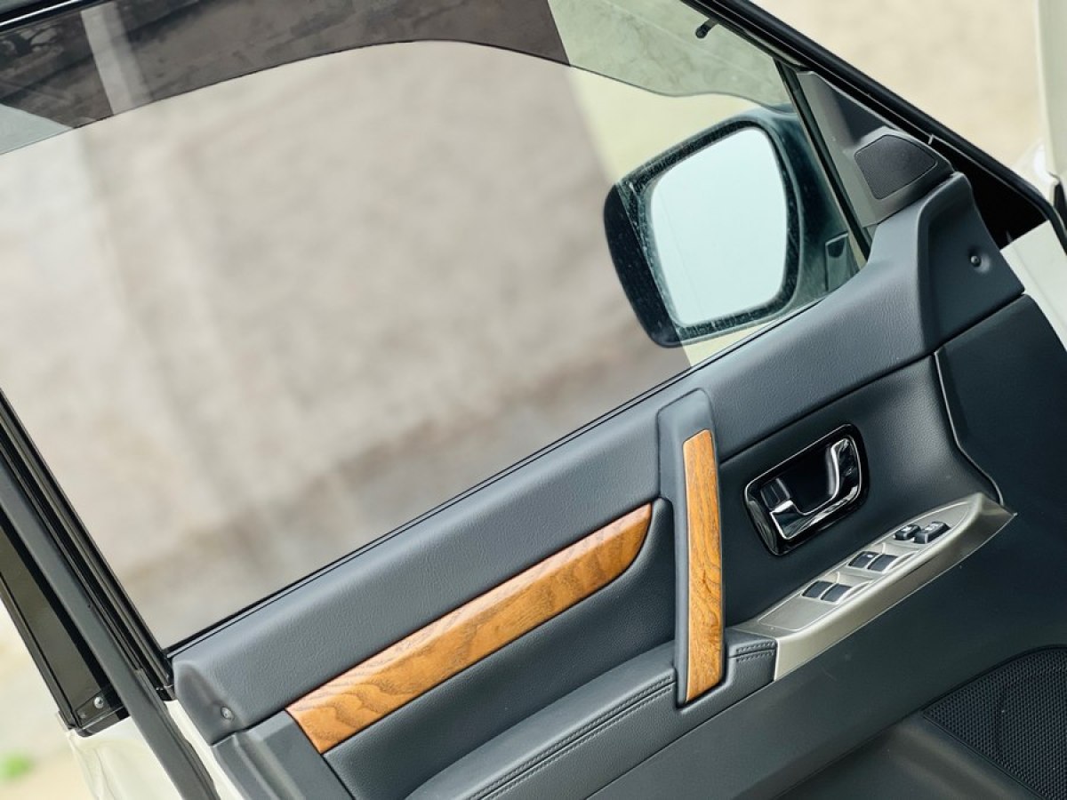 三菱 帕杰罗  2019款 3.0L 自动尊贵版图片