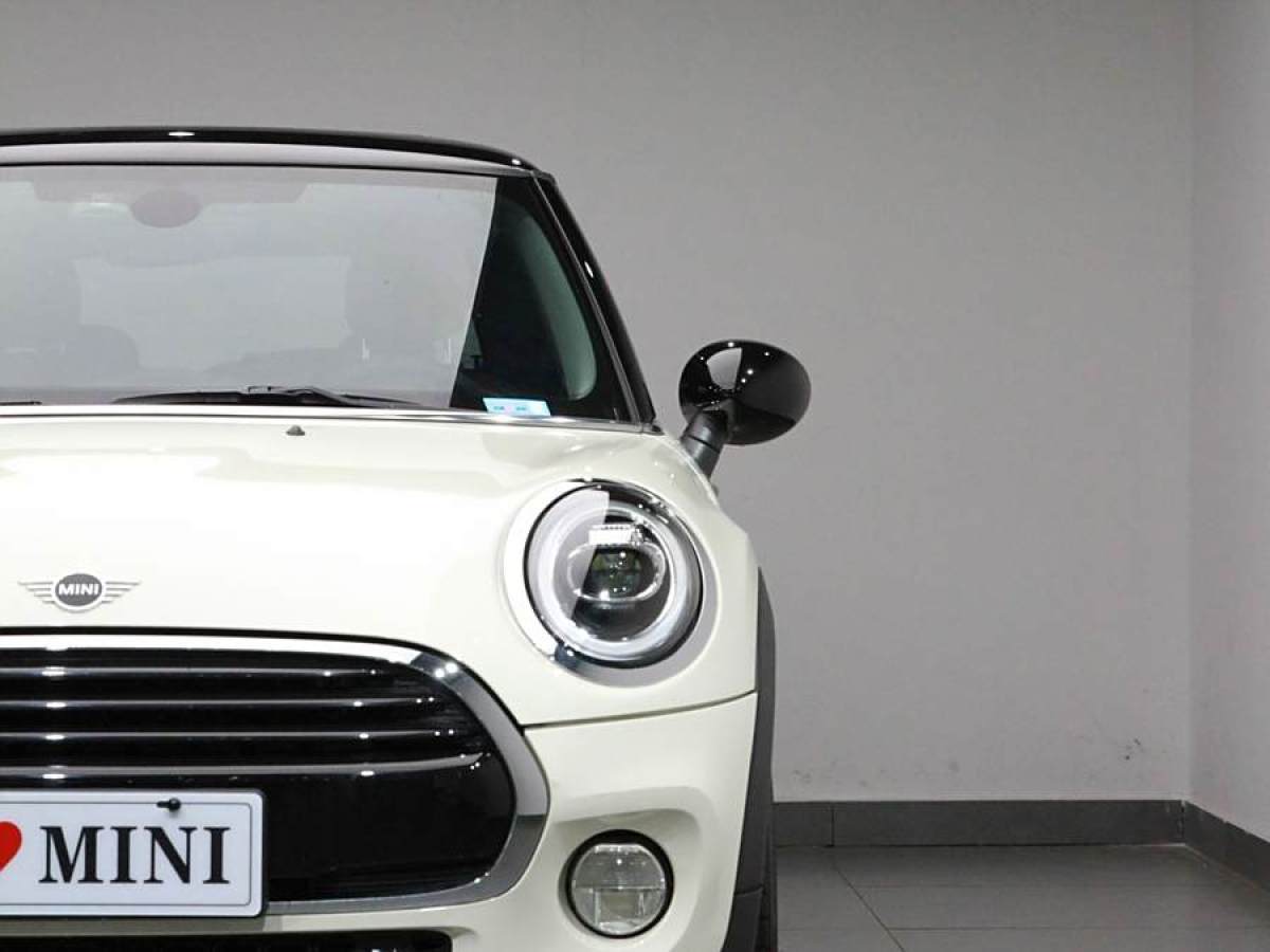 2019年8月MINI COUNTRYMAN  2018款 1.5T COOPER 藝術(shù)家