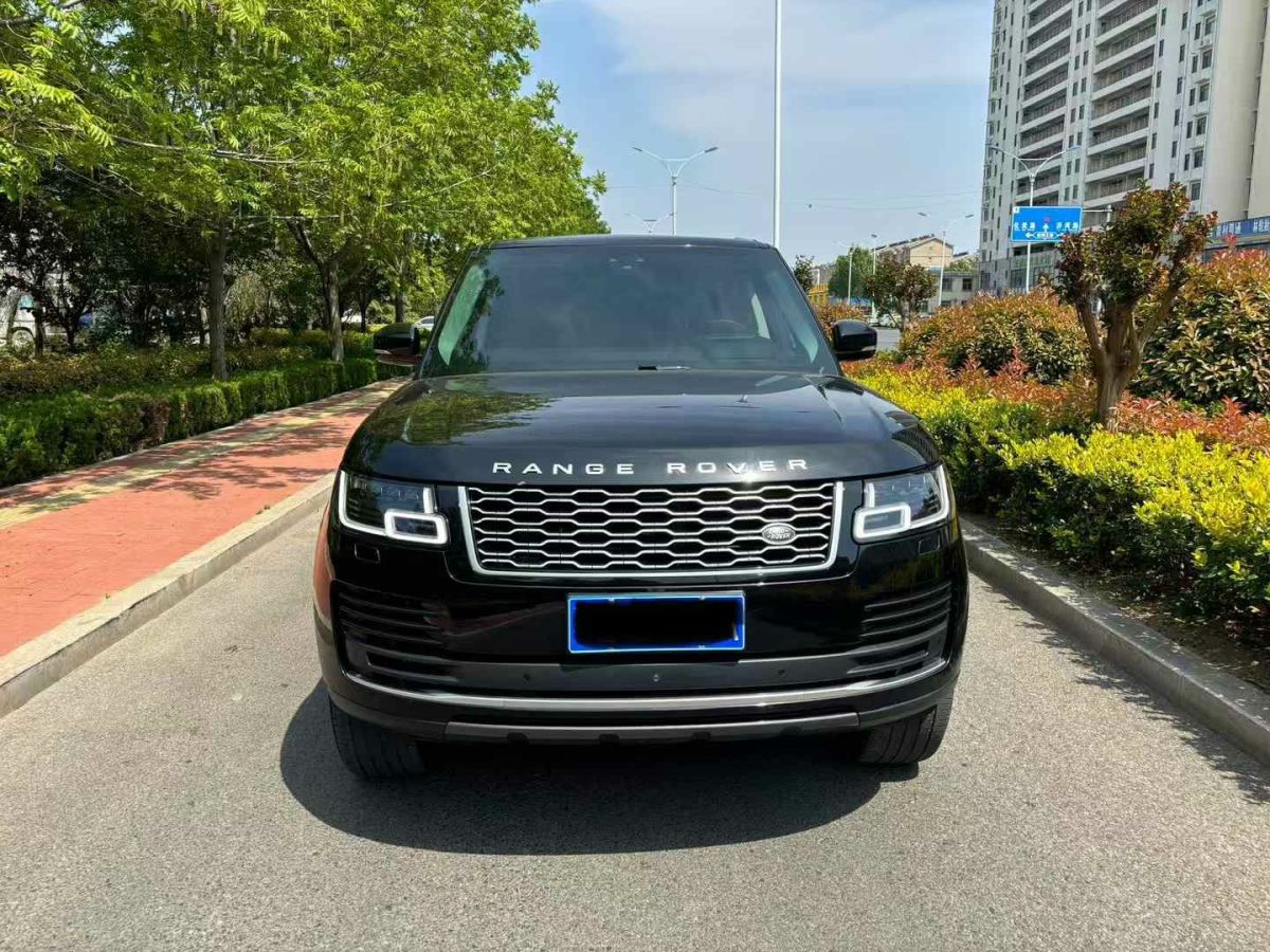 路虎 攬勝  2020款 3.0 L6 傳世加長(zhǎng)版圖片