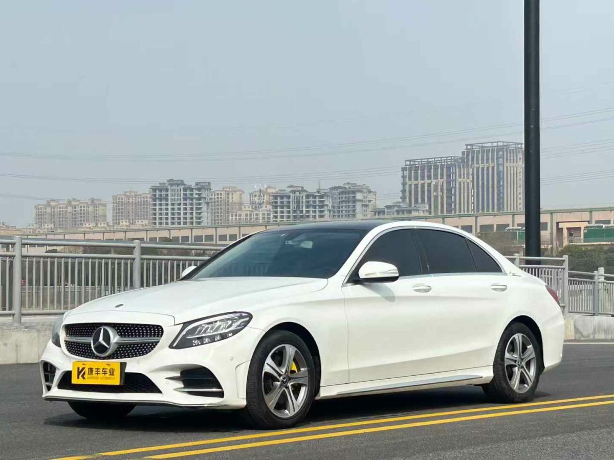 2019年7月奔馳 奔馳A級  2019款  A 220 L 4MATIC 運動轎車