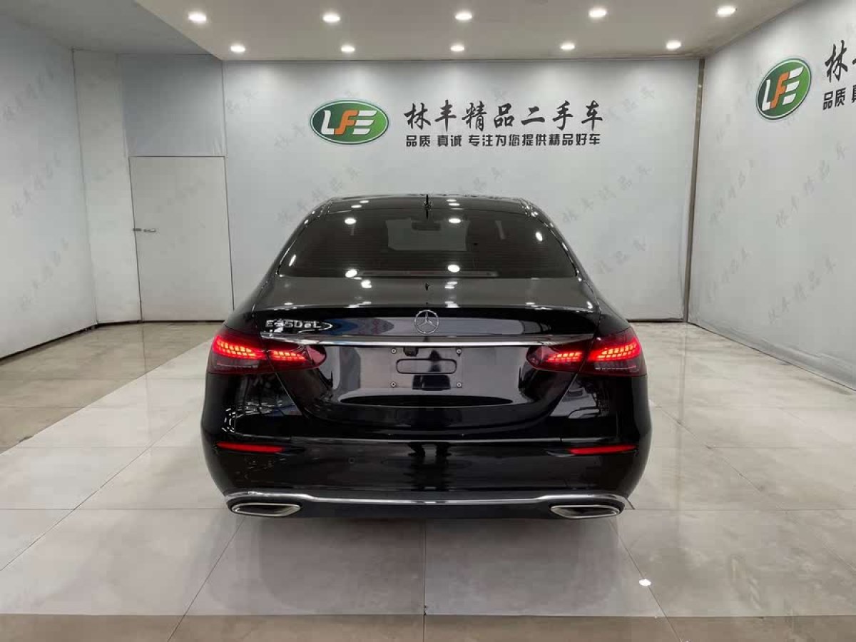 奔馳 奔馳E級(jí)新能源  2023款 E 350 e L 插電式混合動(dòng)力轎車圖片