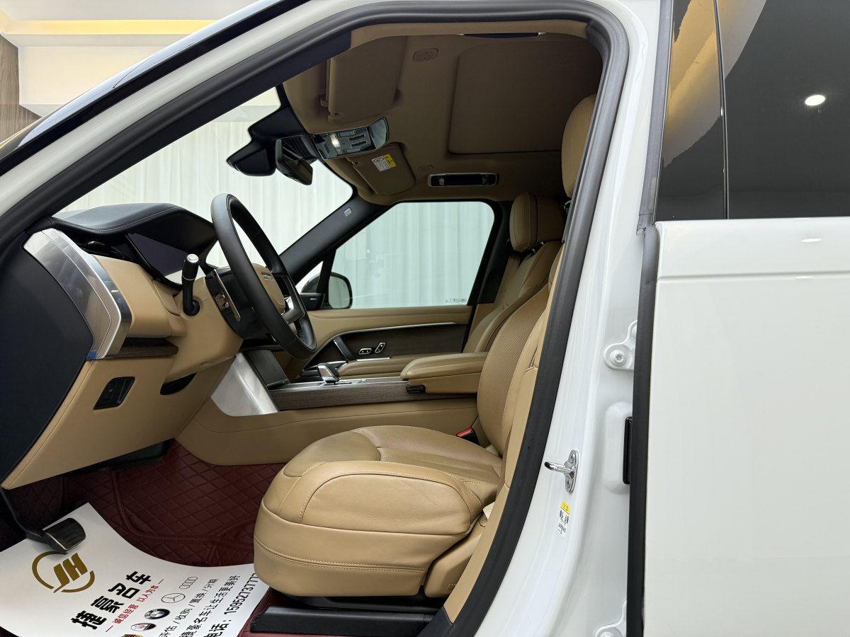 路虎 攬勝  2024款 3.0 L6 400PS 盛世加長版圖片