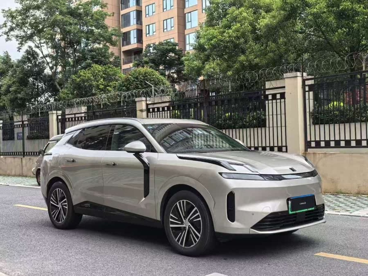 領(lǐng)克 領(lǐng)克08新能源  2025款 120km 長續(xù)航Pro圖片