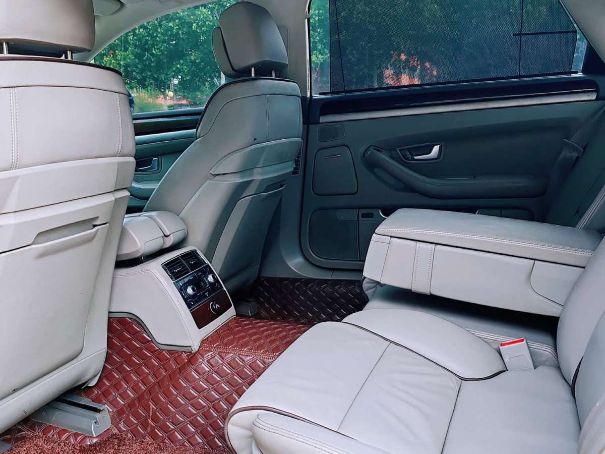 奧迪 奧迪A8  2009款 A8L 2.8 FSI 標(biāo)準(zhǔn)型圖片