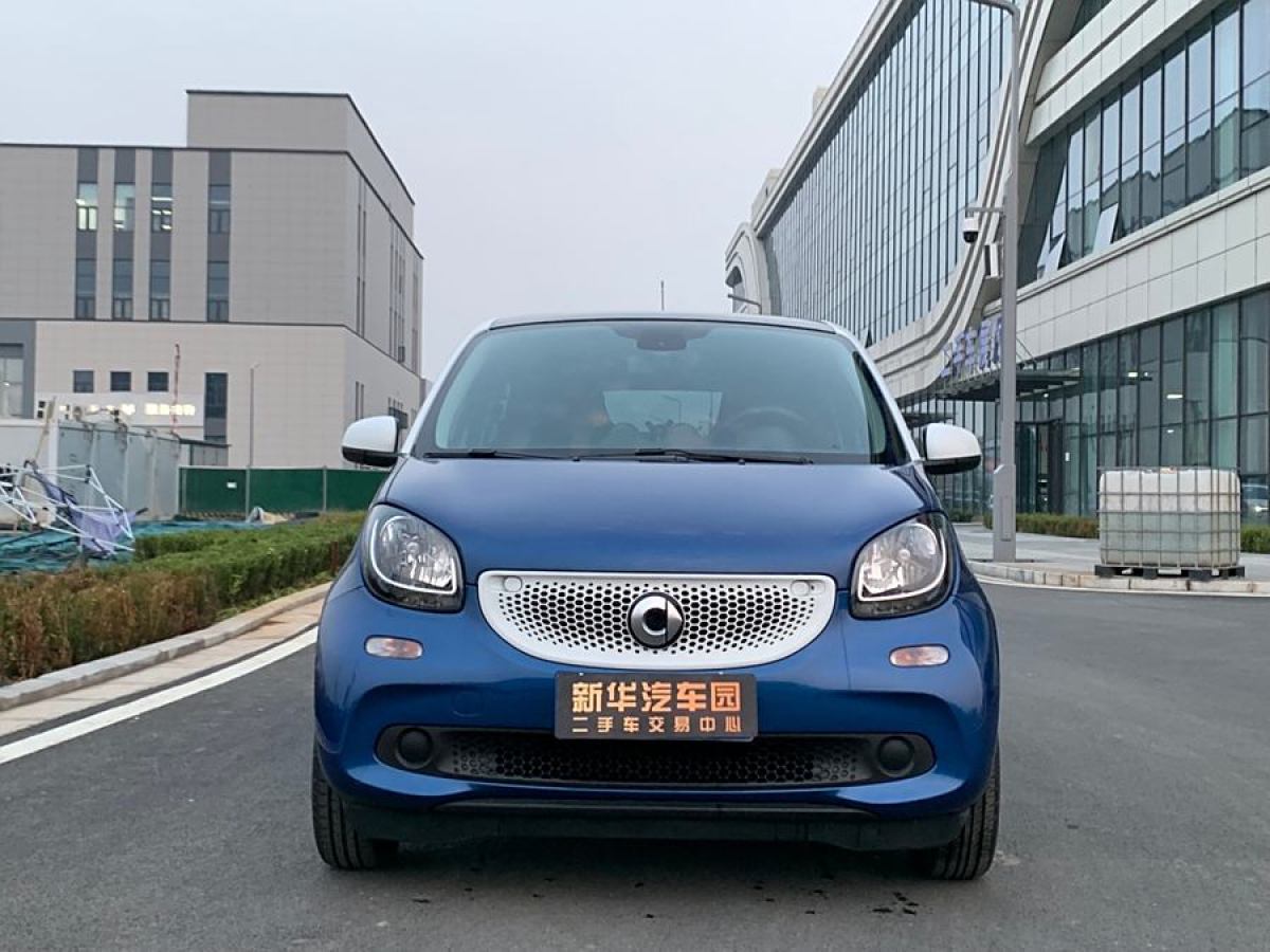 2018年10月smart forfour  2018款 1.0L 52千瓦激情版