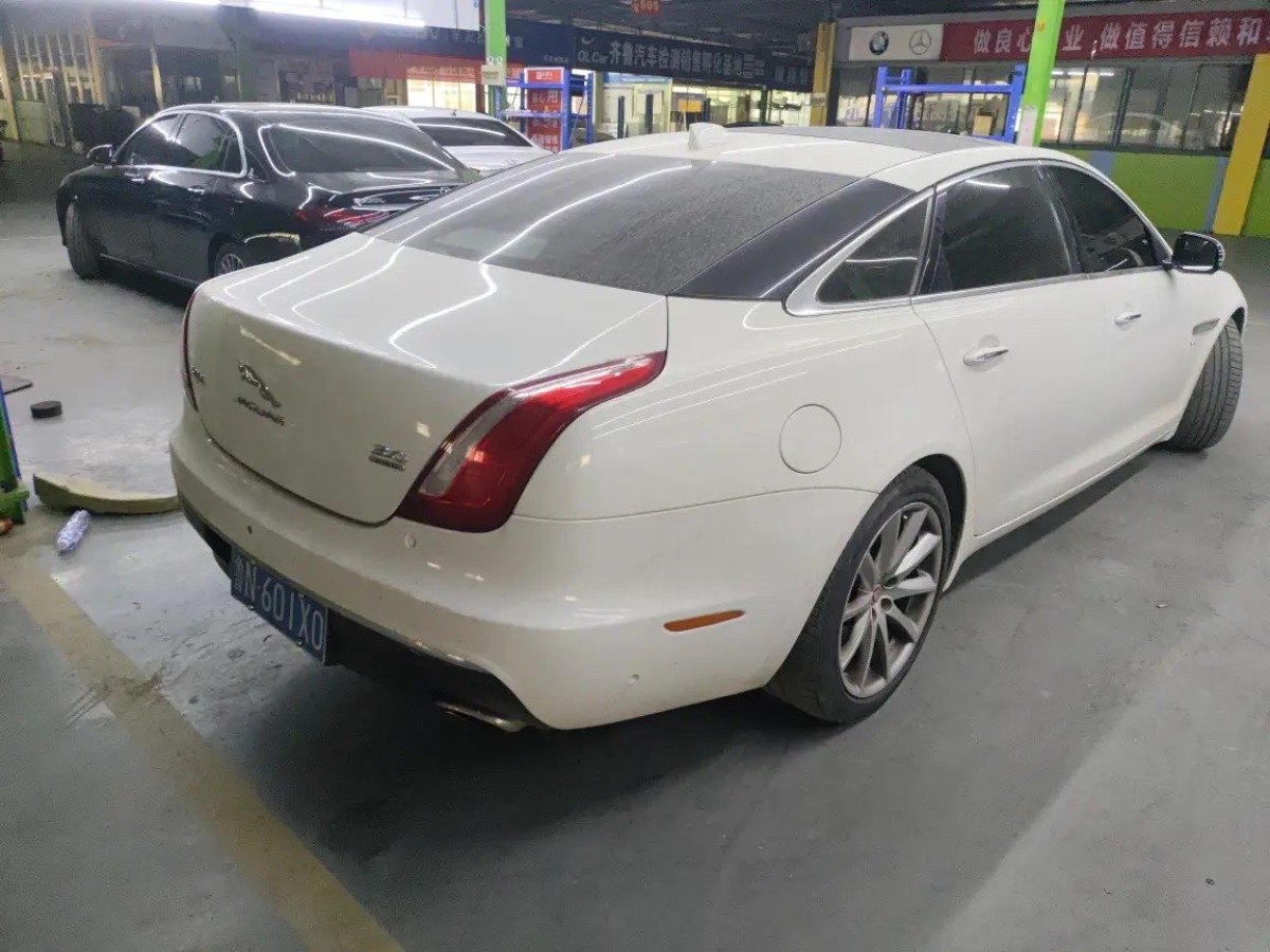 捷豹 XJ  2016款 XJL 3.0 SC 四驅(qū)全景商務(wù)版圖片