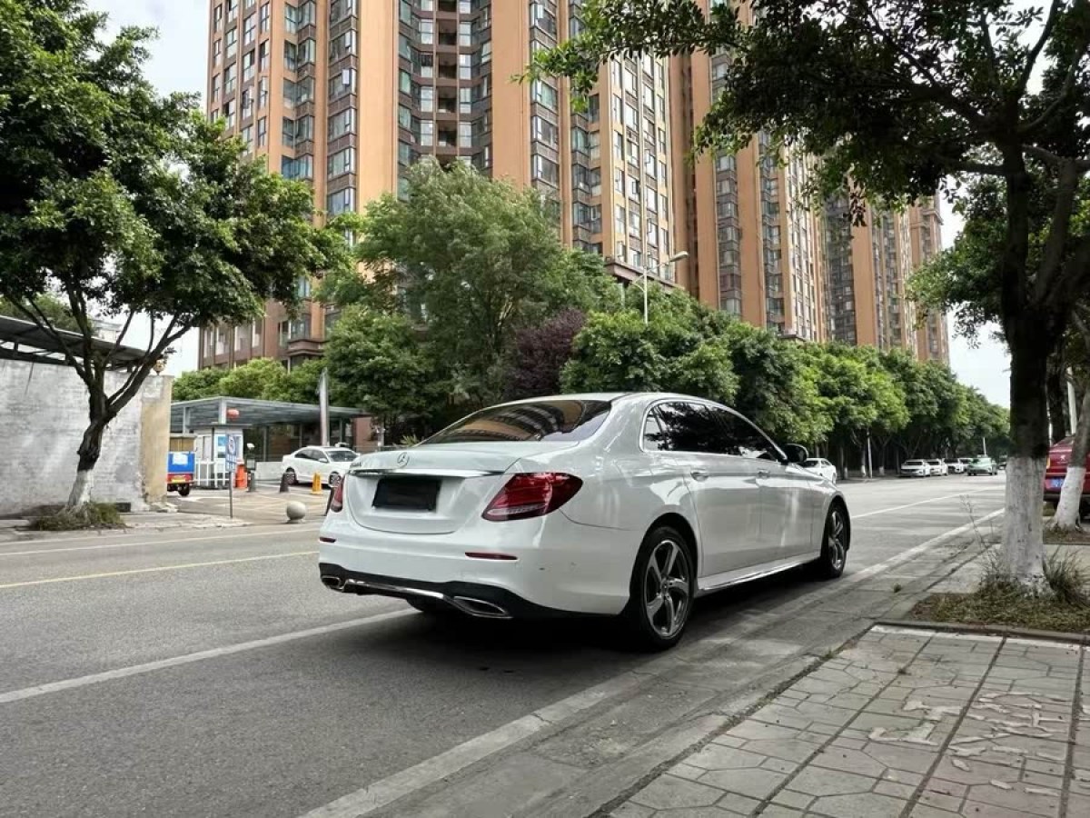 奔馳 奔馳E級  2019款 改款 E 300 L 運動時尚型圖片