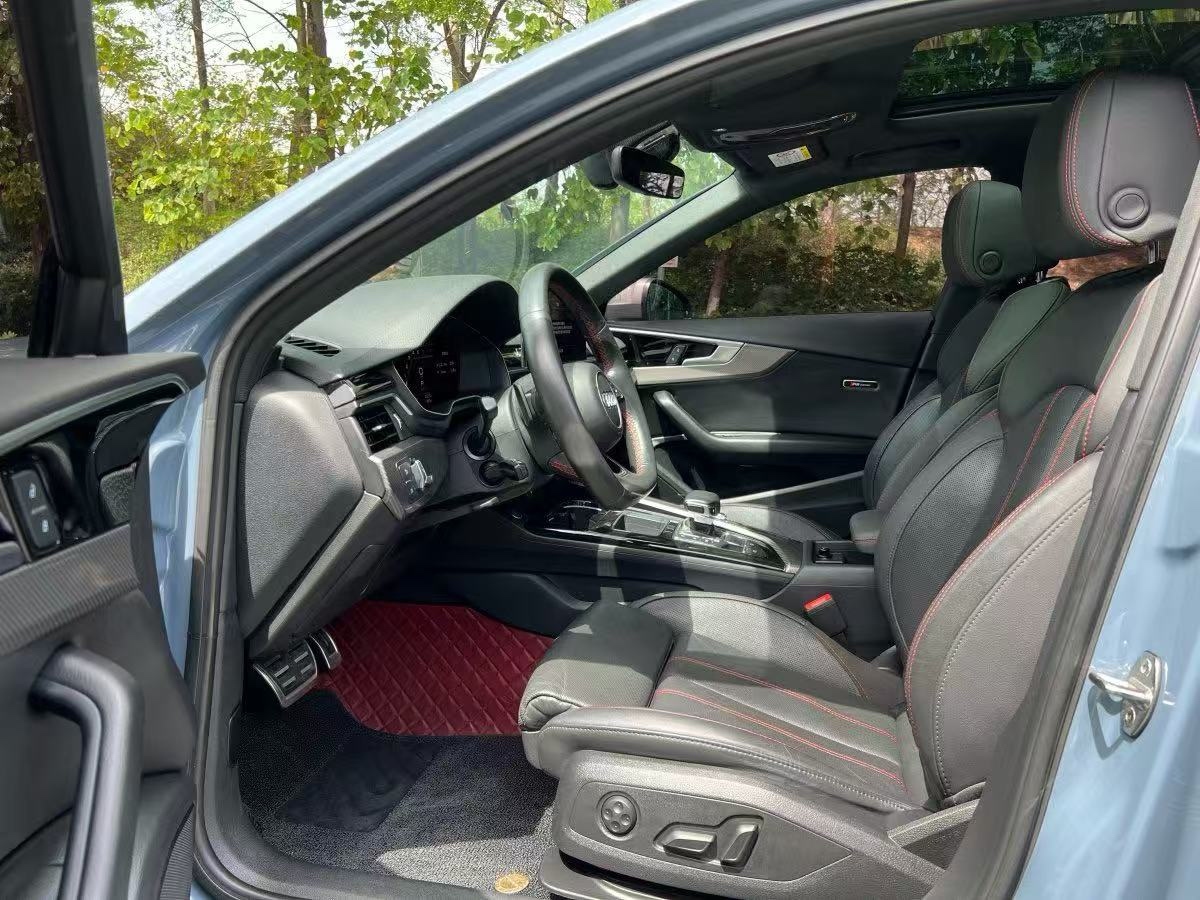 奧迪 奧迪A4L  2022款 40 TFSI quattro RS套件燃速型圖片