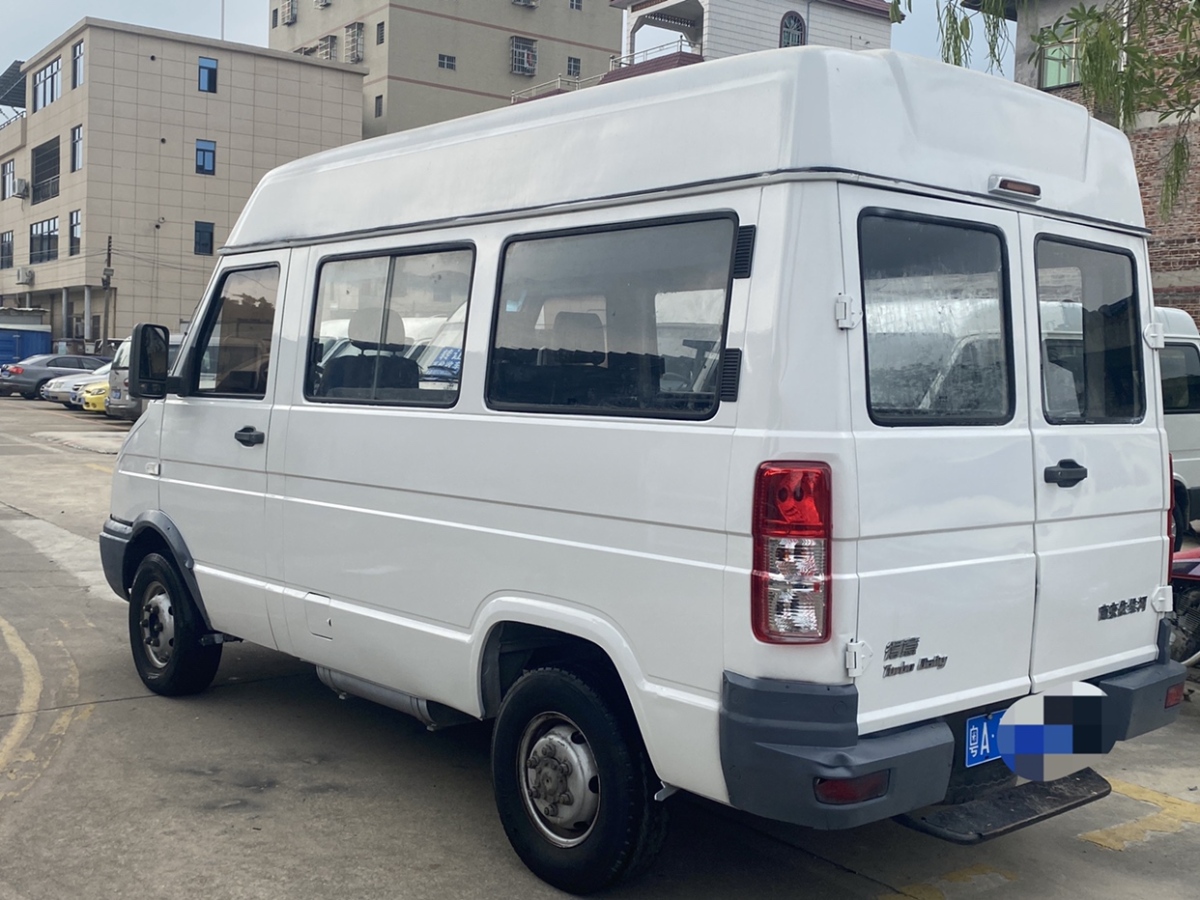 Ivico is proud2020 2.5t A35 single tire mid roof 5-9 seat national V图片