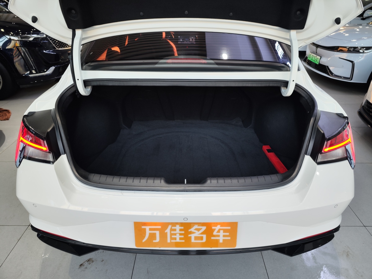 現(xiàn)代 伊蘭特  2023款 1.5L CVT LUX尊貴版圖片