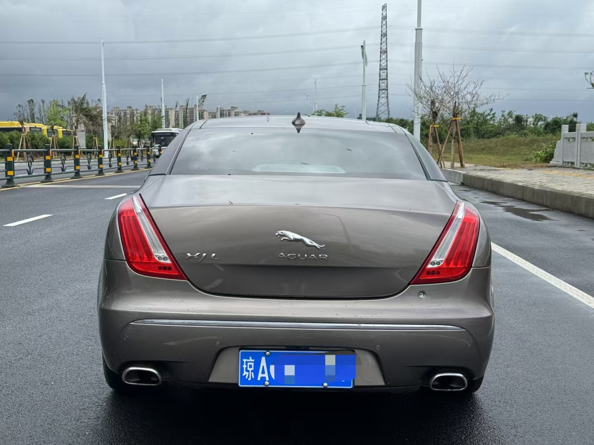 捷豹 XJ  2016款 XJL 2.0T 兩驅(qū)典雅商務(wù)版圖片