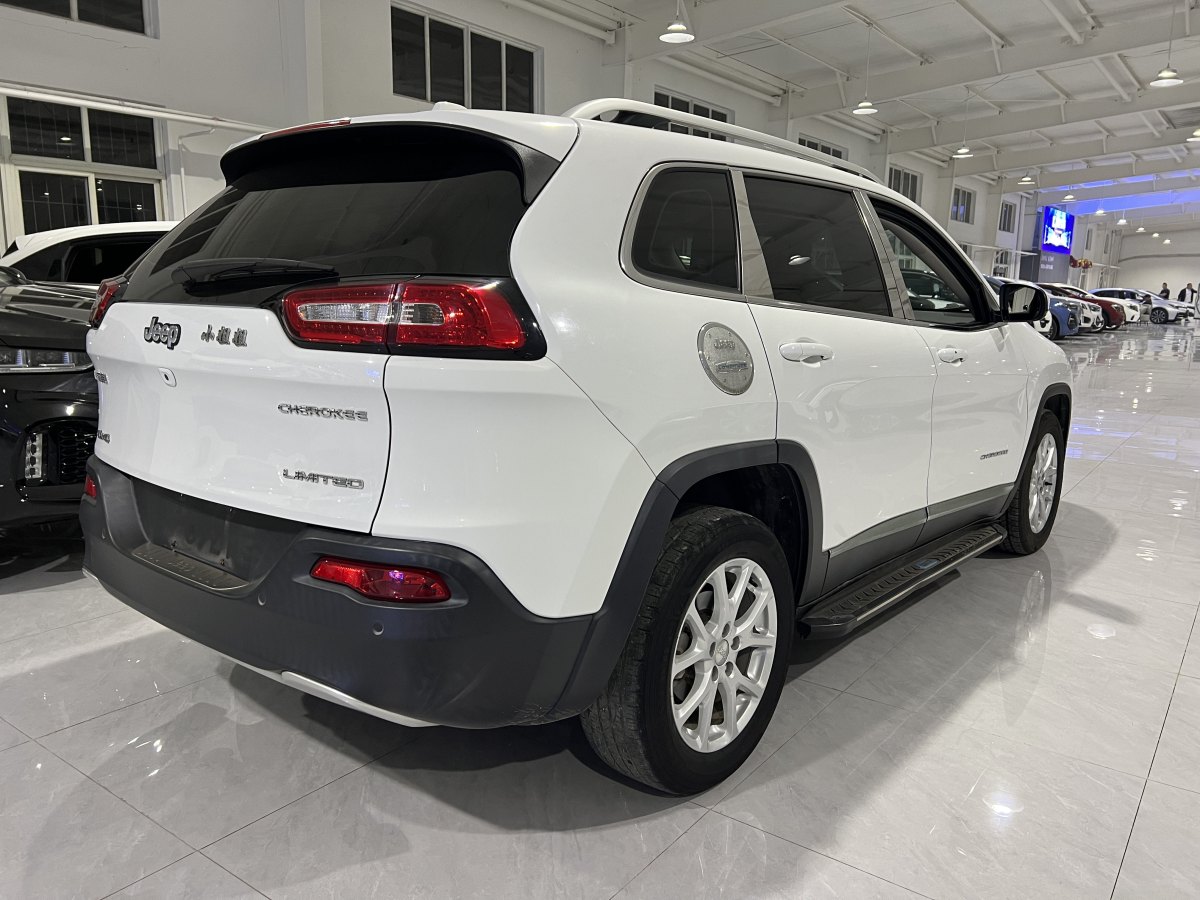 2019年5月Jeep 自由光  2017款 2.0L 優(yōu)越版