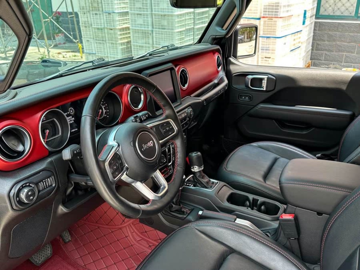 Jeep 牧馬人  2024款 2.0T 羅賓漢四門版圖片