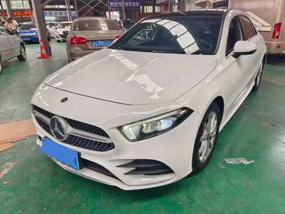 2019年1月 奔馳 奔馳A級(jí) 改款 A 200 L 運(yùn)動(dòng)轎車圖片