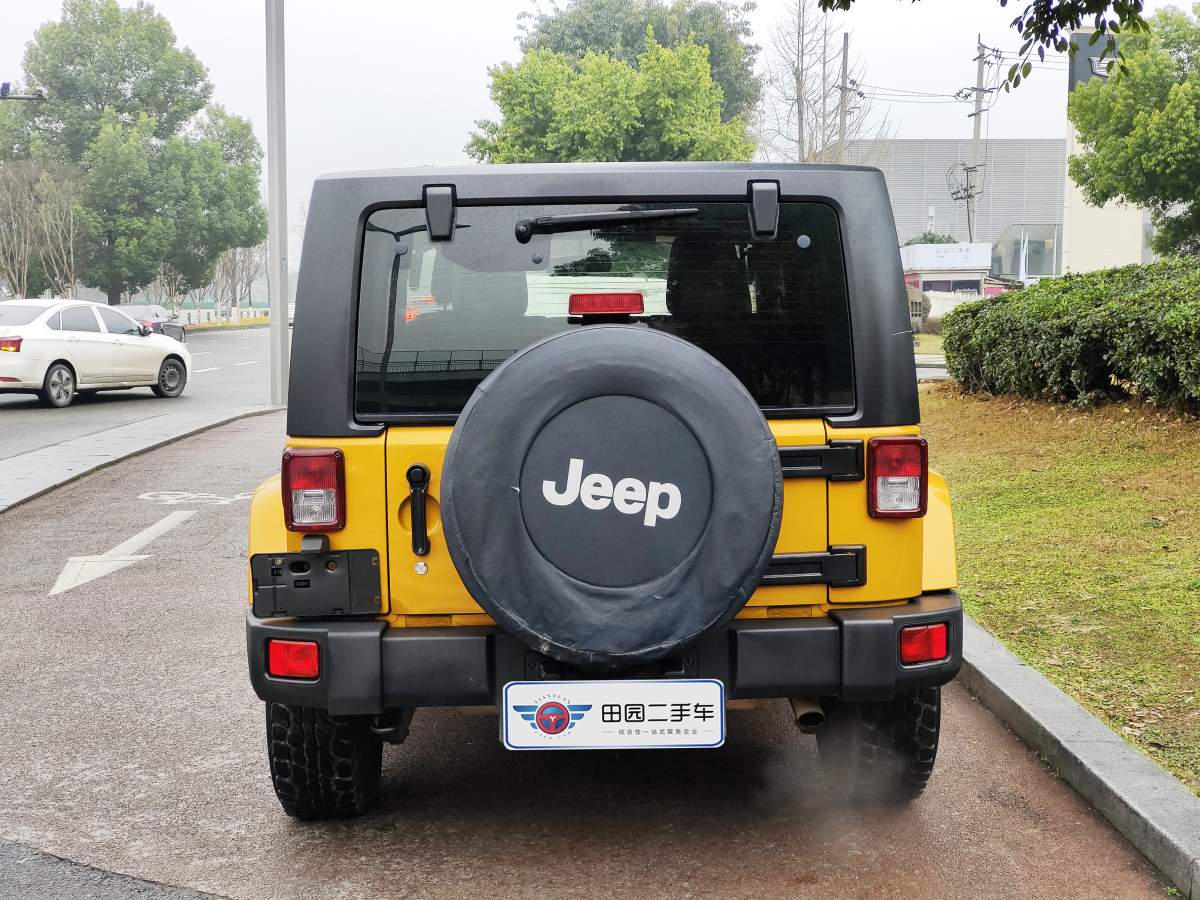 Jeep 牧馬人  2013款 3.6L Sahara 兩門(mén)版圖片