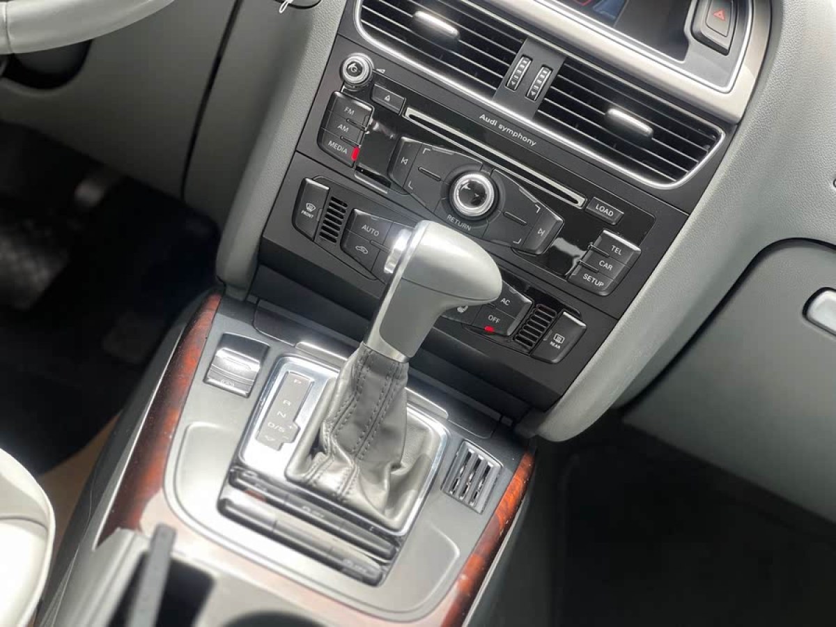 奧迪 奧迪A4L  2013款 35 TFSI 自動(dòng)舒適型圖片