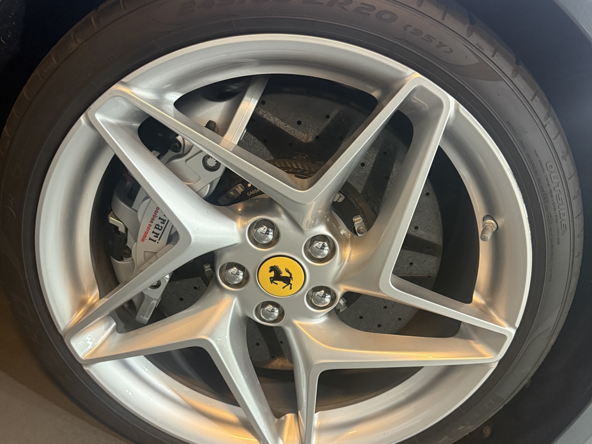 法拉利 F8 Tributo  2019款  3.9T V8圖片