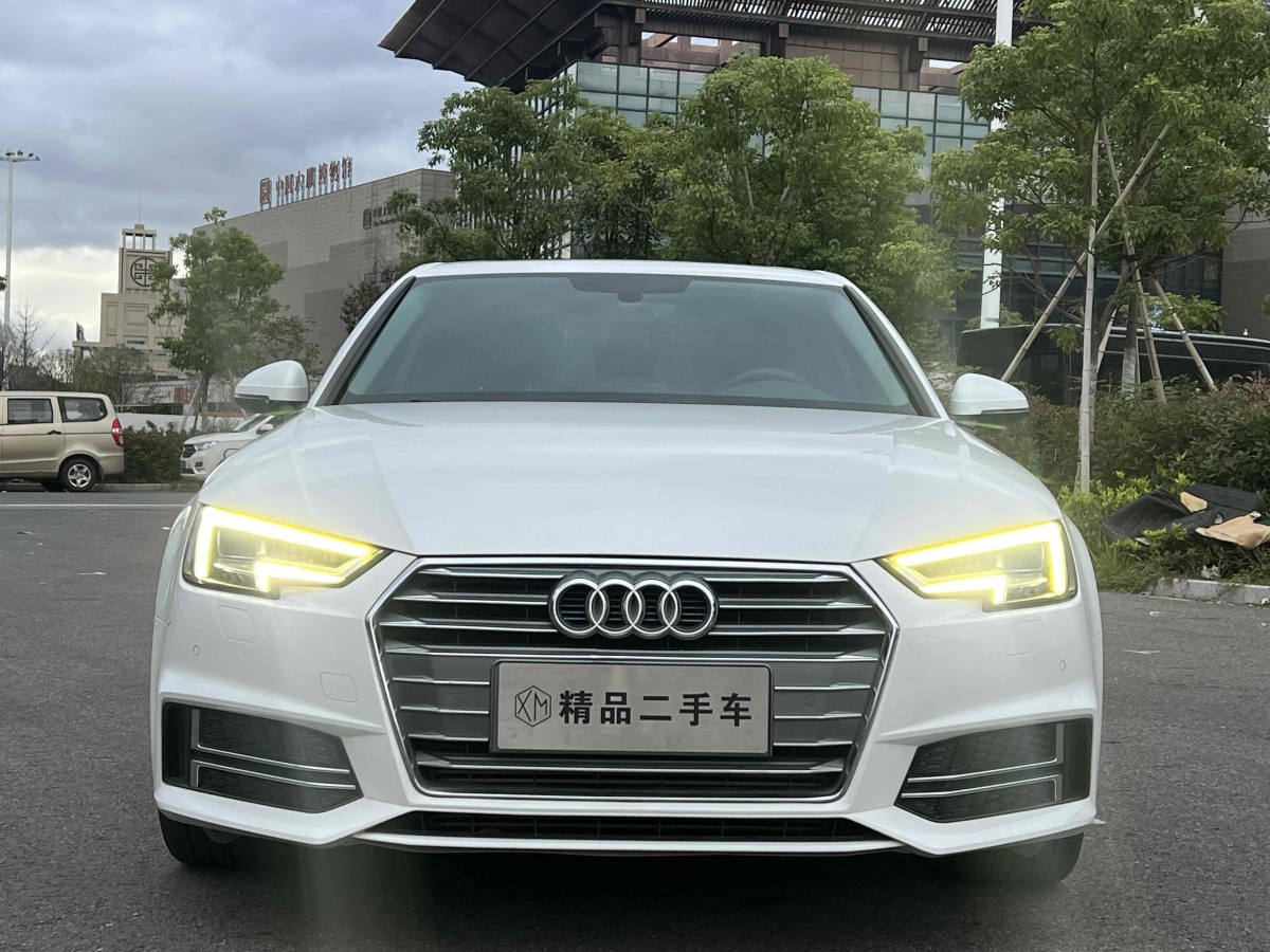 2018年3月奧迪 奧迪A4L  2018款 30周年年型 40 TFSI 時尚型