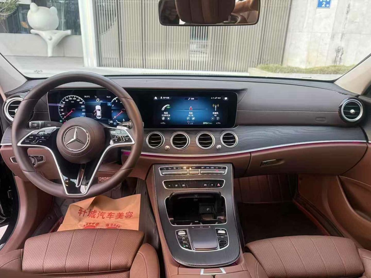 奔馳 奔馳E級(jí)新能源  2022款 E 350 e L 插電式混合動(dòng)力轎車圖片