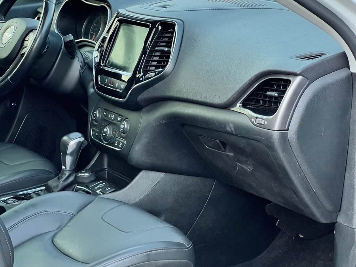 Jeep 自由光  2019款 2.0T 四驅(qū)探享版 國(guó)VI圖片