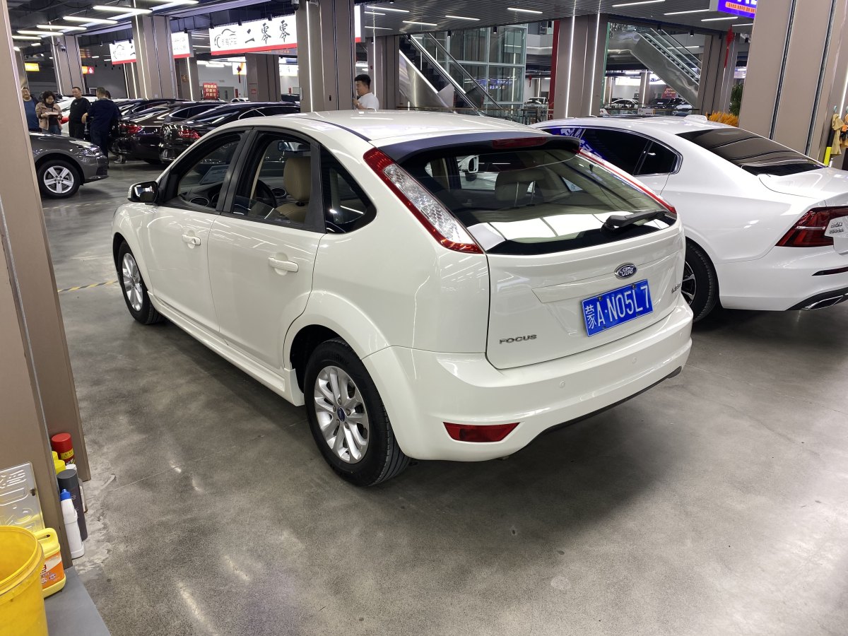 福特 ?？怂? 2011款 兩廂 1.8L 自動(dòng)時(shí)尚型圖片