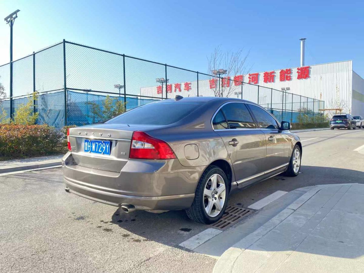 沃爾沃 S40  2010款 2.0L 手動標(biāo)準(zhǔn)型圖片