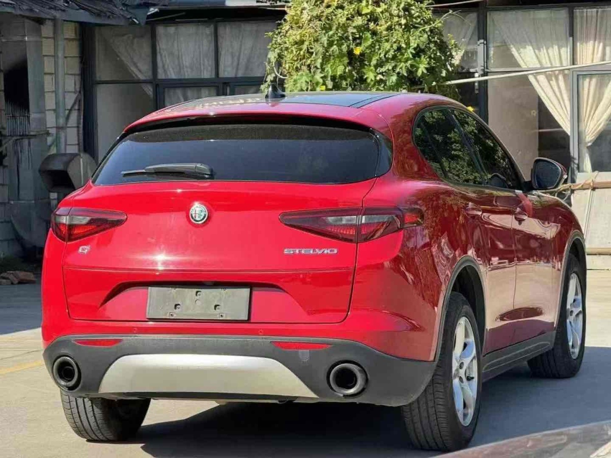 阿爾法·羅密歐 Stelvio  2017款 2.0T 200HP 精英版圖片