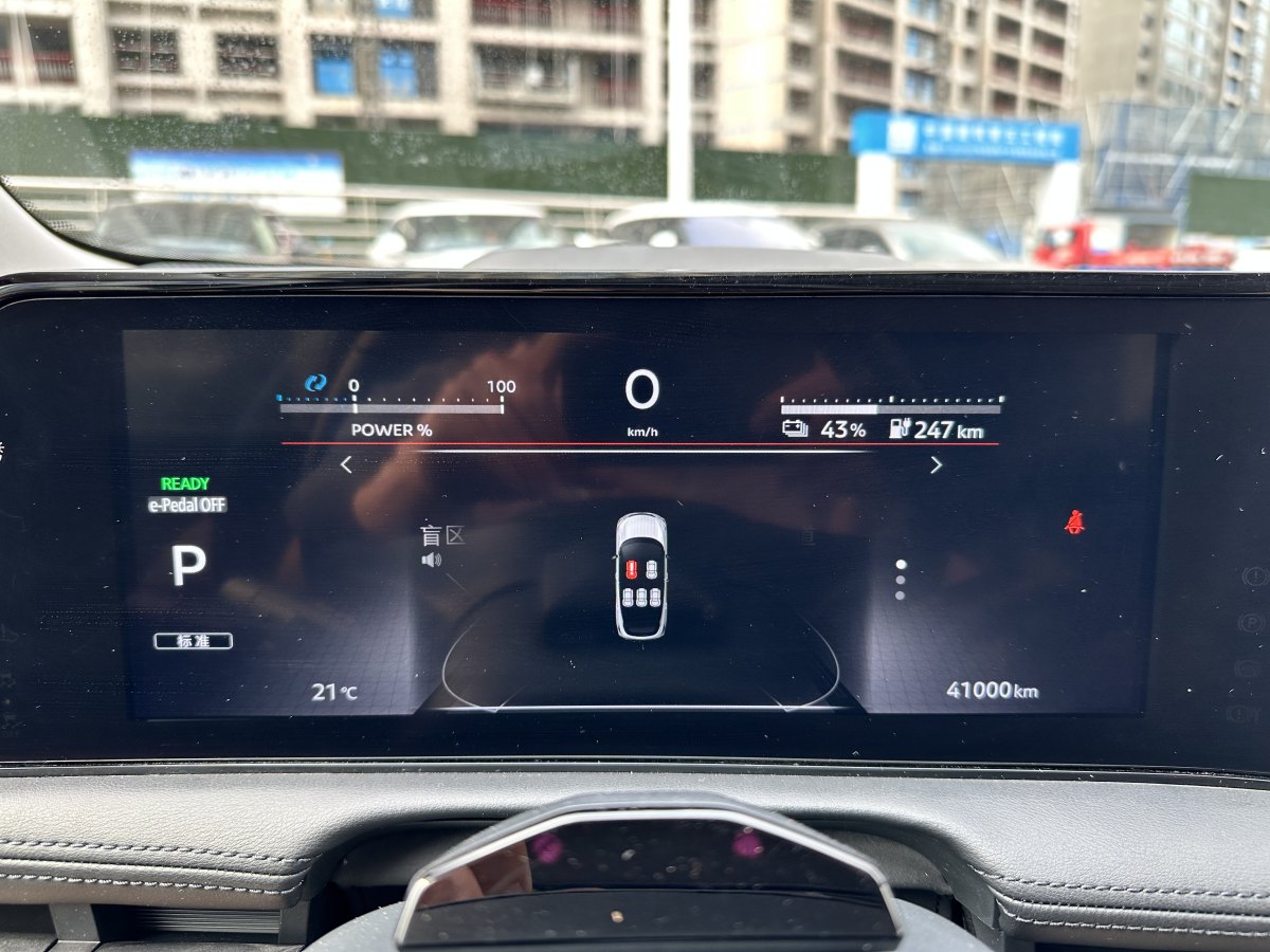 日產(chǎn) Ariya艾睿雅  2022款 兩驅(qū)長(zhǎng)續(xù)航頂配版圖片