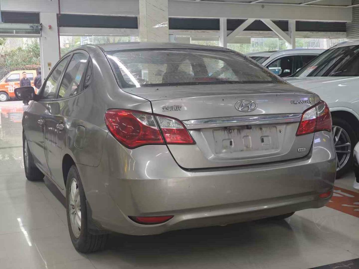 現(xiàn)代 悅動  2011款 1.6L 手動頂級型圖片