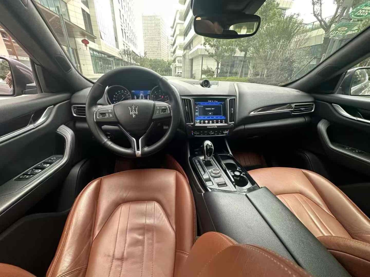 瑪莎拉蒂 Levante  2018款 3.0T 350Hp 經(jīng)典版圖片