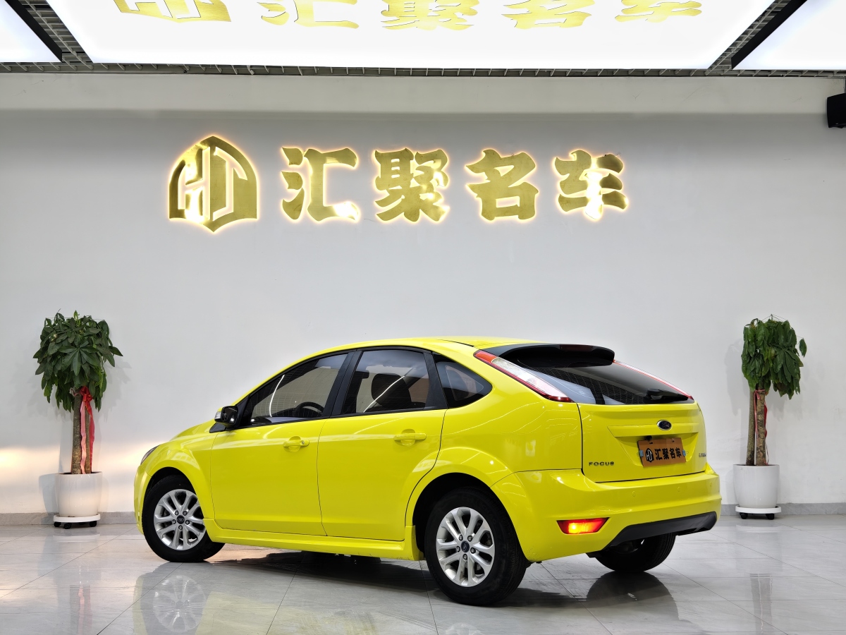 福特 ?？怂? 2011款 兩廂 1.8L 自動(dòng)時(shí)尚型圖片