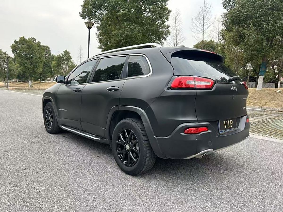 Jeep 自由光  2017款 2.0L 優(yōu)越版圖片